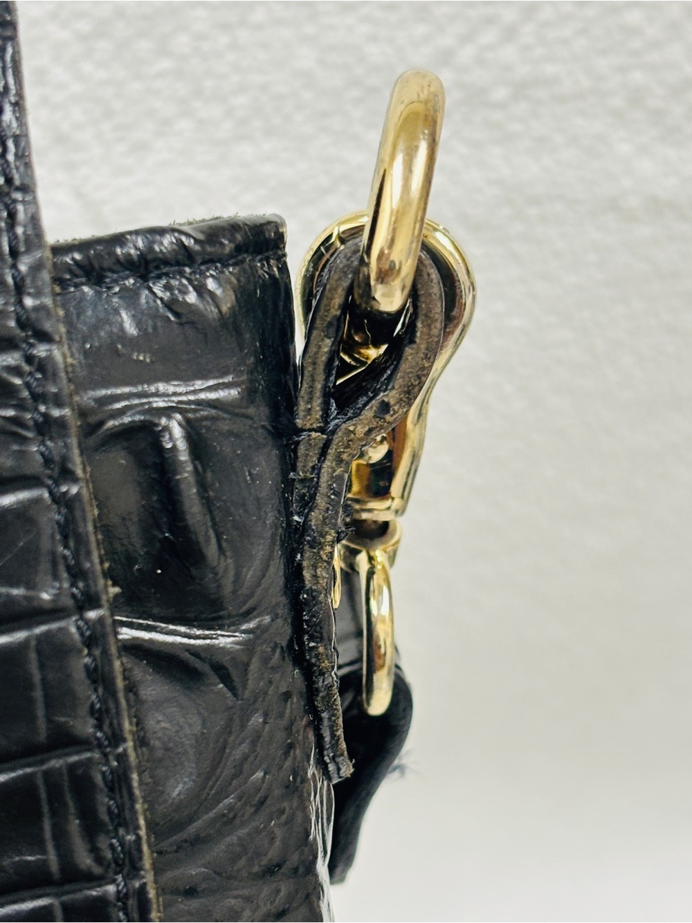 Vintage Brahmin Black Croc-Embossed Leather Crossbody with Gold-Tone Hardware - Picture 12 of 16
